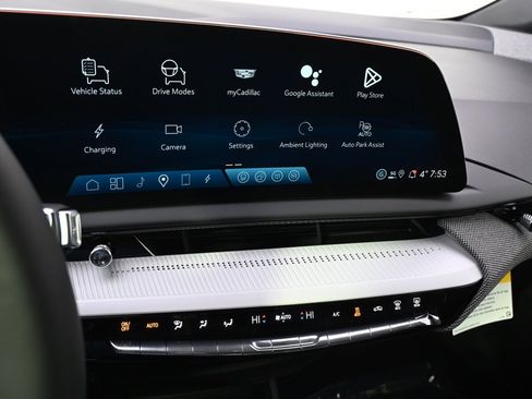 New 2026 Cadillac Optiq Luxury 1 image 25