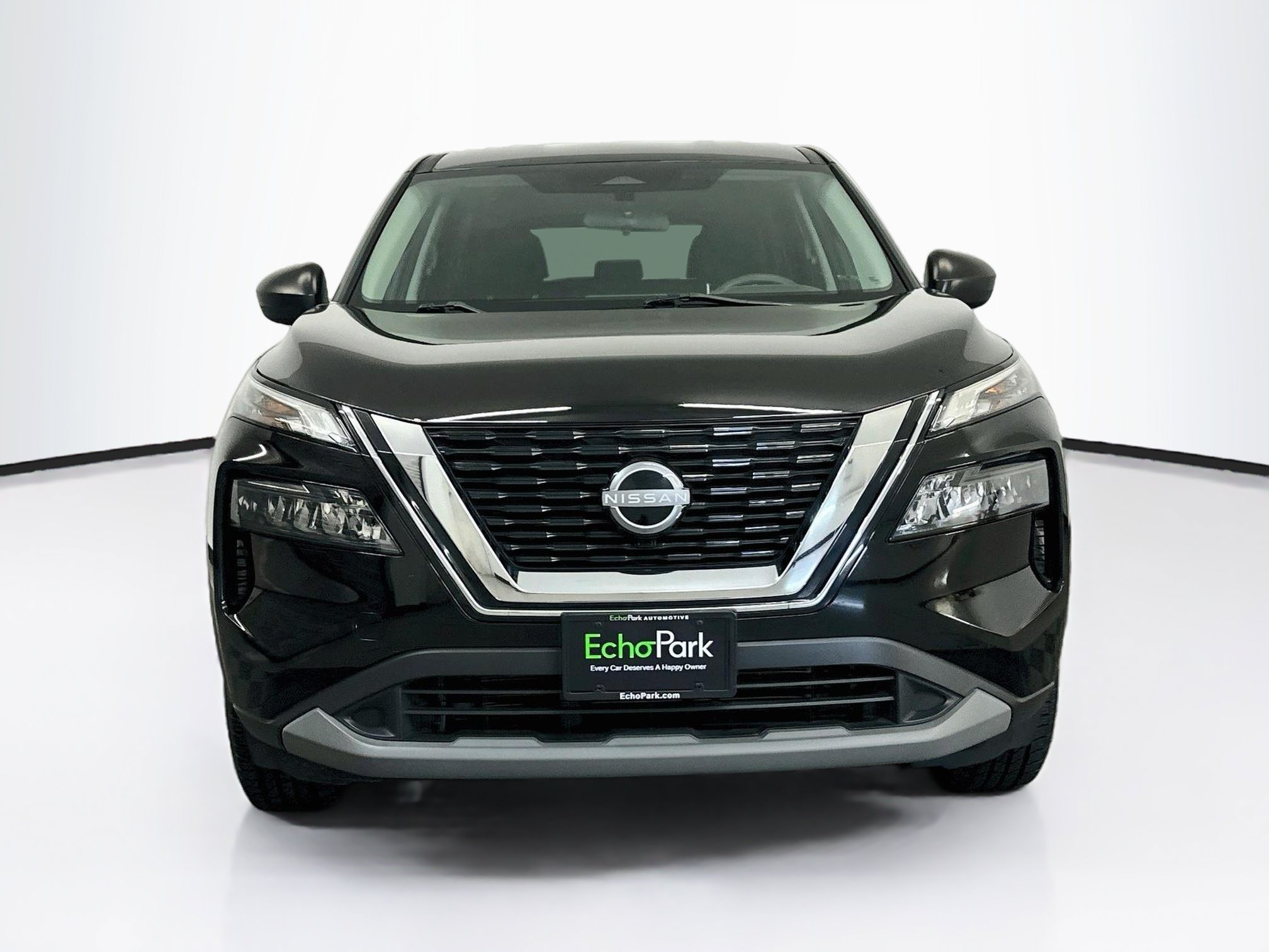 Used 2023 Nissan Rogue S AWD/4WD image 2