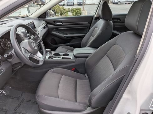 Used 2025 Nissan Altima 2.5 SV FWD image 15