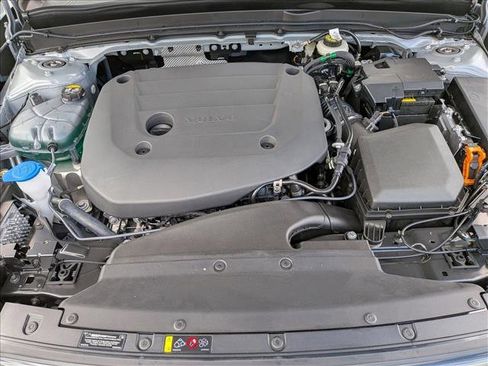 New 2026 Volvo XC40 B5 Plus w/ Protection Package Premier image 18