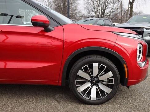 Used 2025 Mitsubishi Outlander SEL image 14