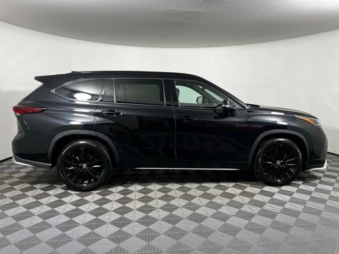 Certified 2024 Toyota Highlander XSE image 4