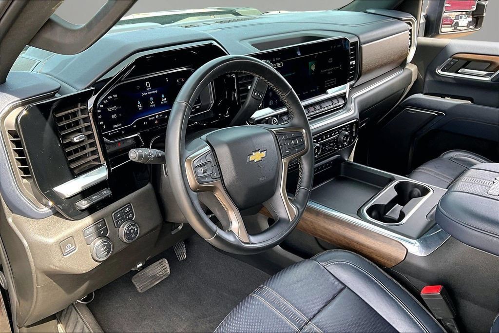 Used 2024 Chevrolet Silverado 3500 High Country w/ Technology Package AWD/4WD image 18