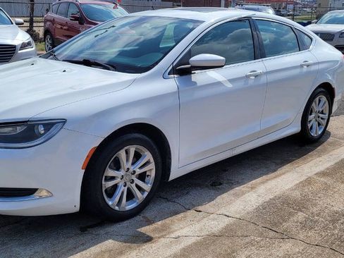 Used 2015 Chrysler 200 Limited w/ Convenience Group FWD image 3