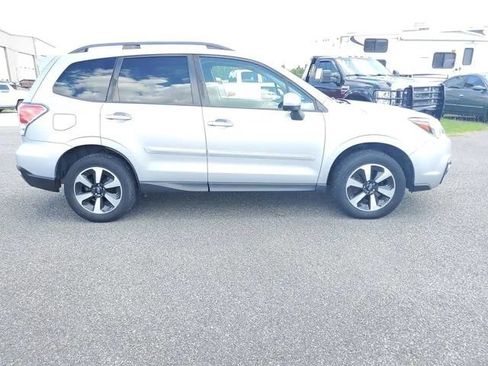 Used 2017 Subaru Forester 2.5i Premium w/ All-Weather Package AWD/4WD image 8