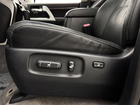 Used 2014 Toyota Land Cruiser image 16