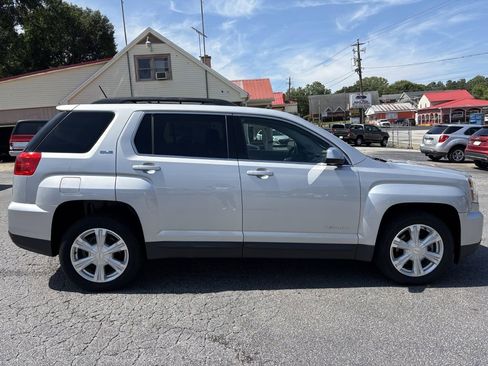 Used 2017 GMC Terrain SLE w/ Technology Package image 7