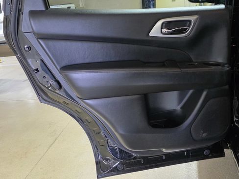 Used 2019 Nissan Pathfinder S FWD image 13