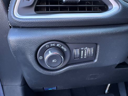 New 2026 Chrysler Pacifica Select image 18