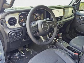 New 2025 Jeep Gladiator Sport video 3