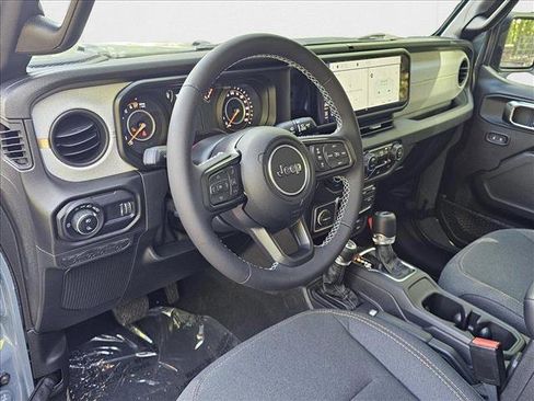 New 2025 Jeep Gladiator Sport image 3