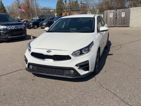 Used 2019 Kia Forte LXS FWD image 3