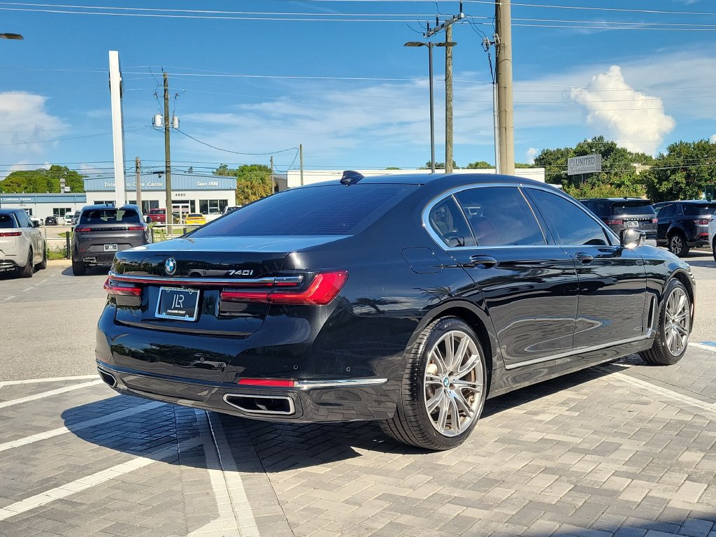 Used 2022 BMW 740i w/ Premium Package RWD image 5