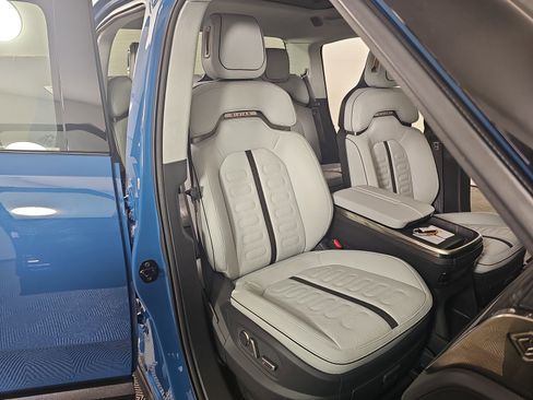 Used 2023 Rivian R1T Adventure image 23