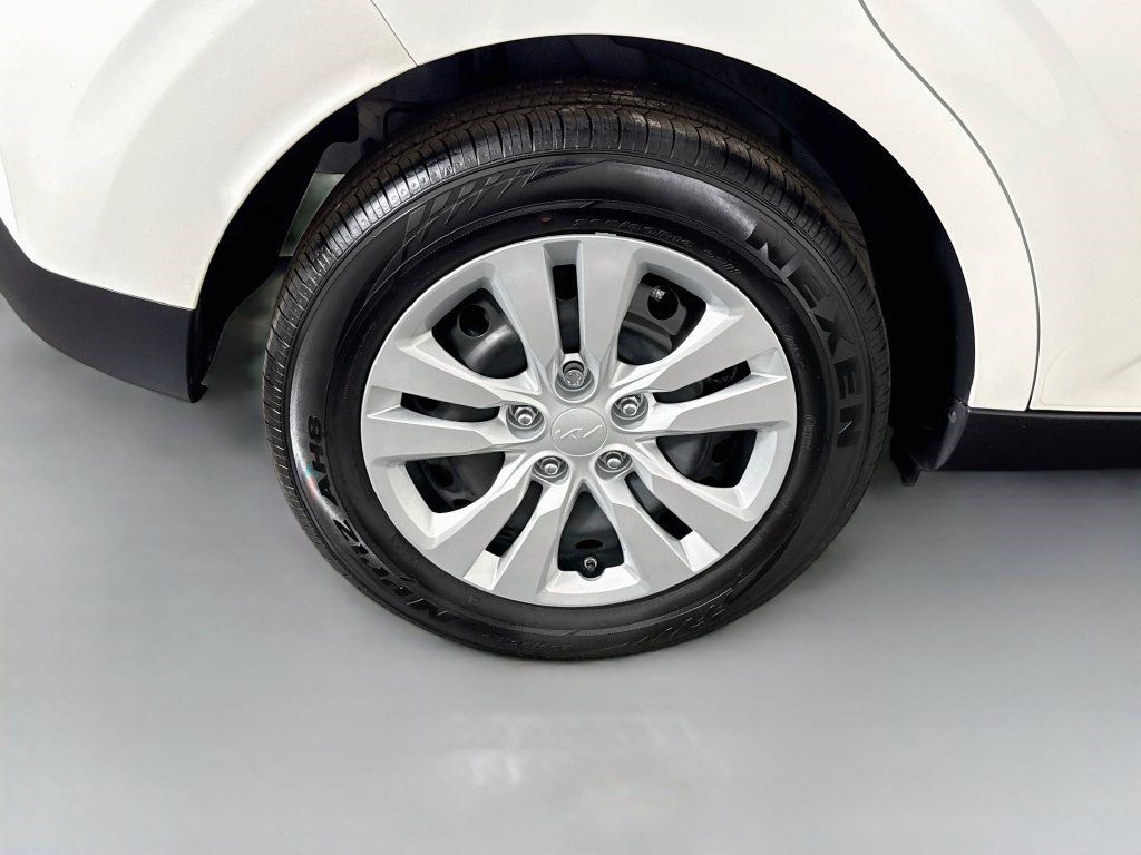 Used 2025 Kia Soul LX FWD image 31