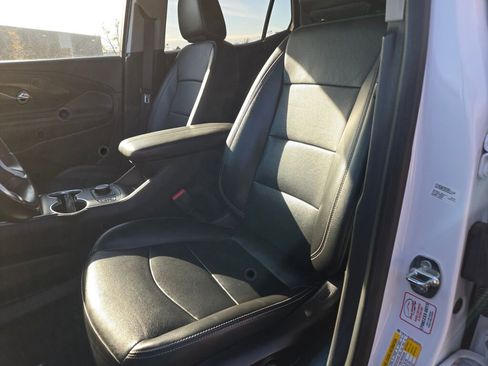 Used 2022 GMC Terrain SLT image 27