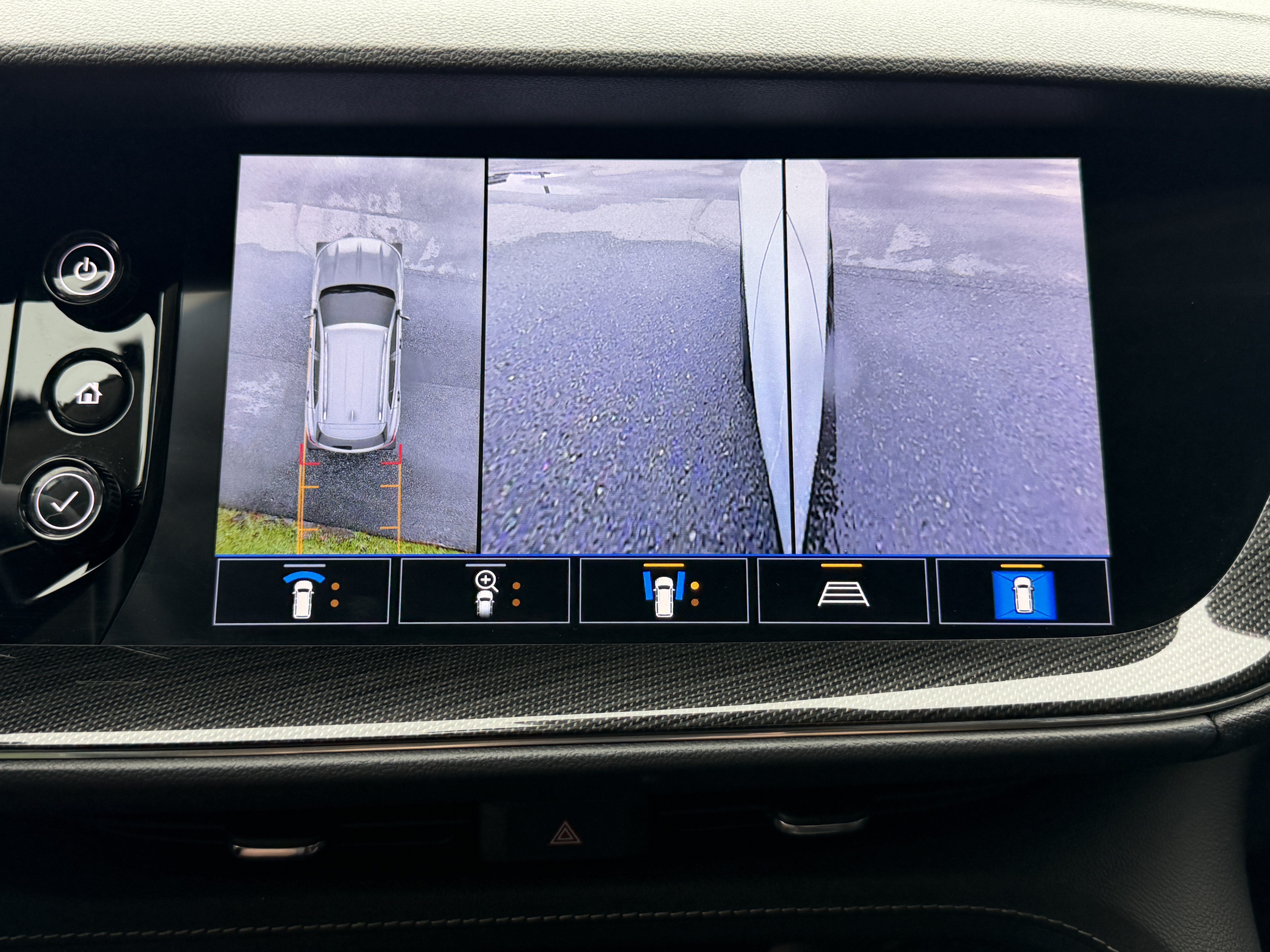 Used 2022 Buick Envision Essence w/ Technology Package I FWD image 30