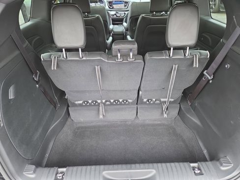 Certified 2026 Chrysler Pacifica Limited FWD image 35