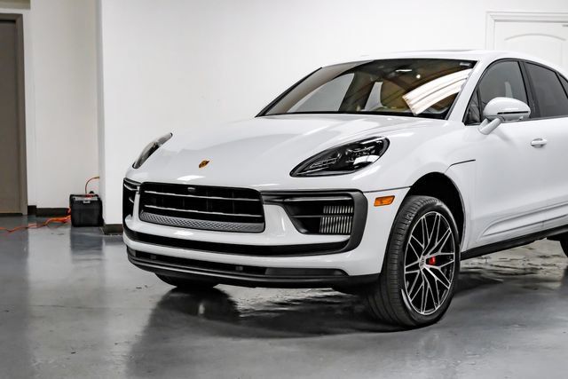 Used 2022 Porsche Macan S AWD/4WD image 10