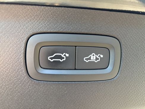 Certified 2022 Volvo XC90 T8 Inscription Expression w/ Climate Package image 35