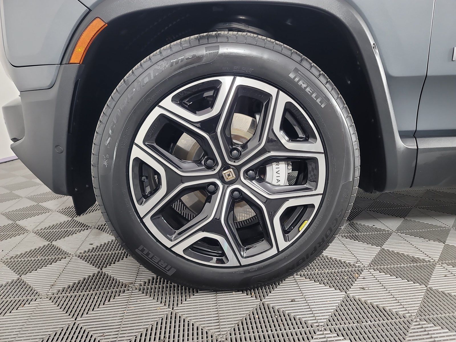 Used 2024 Rivian R1T Adventure Dual AWD/4WD image 9