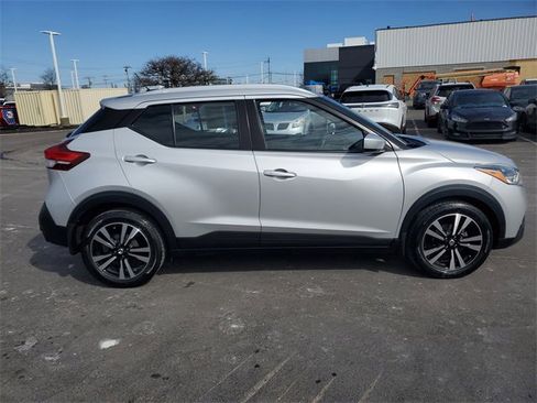 Used 2018 Nissan Kicks SV image 8