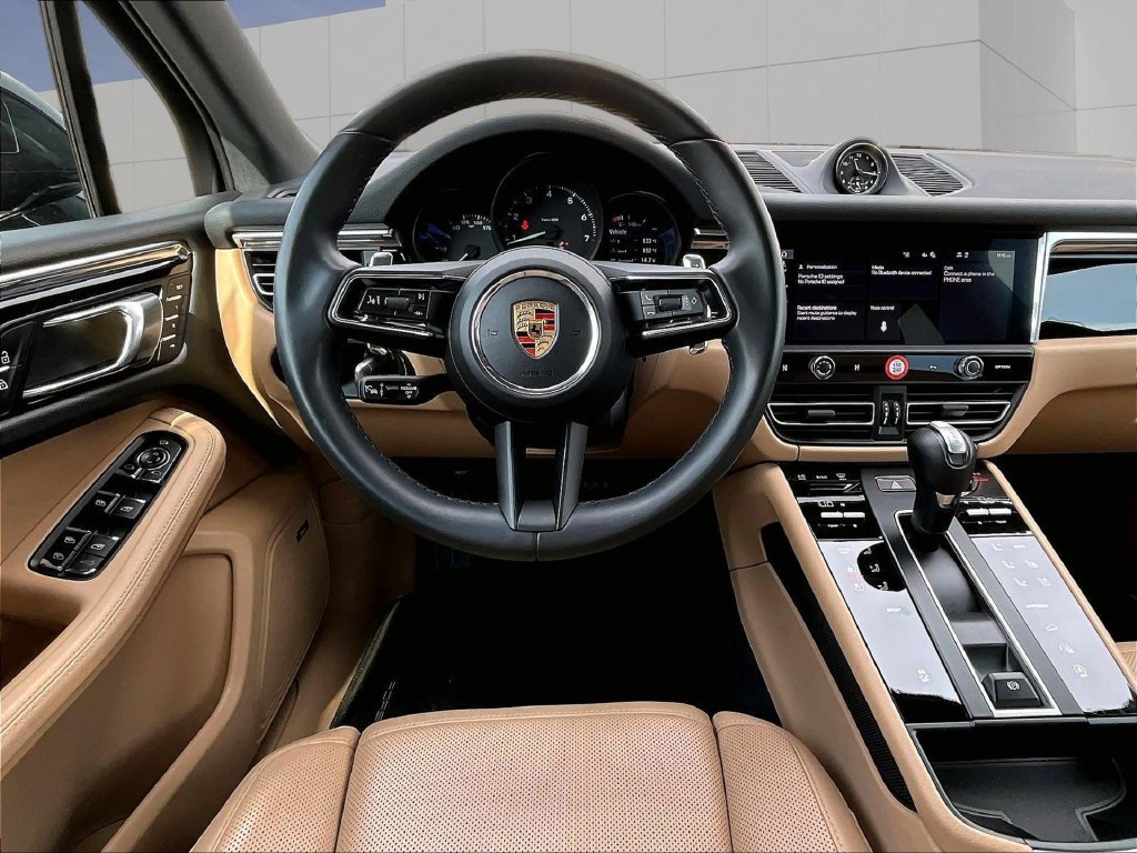Certified 2026 Porsche Macan AWD/4WD image 13