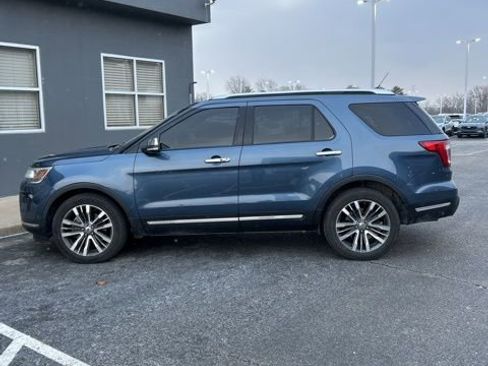 Used 2018 Ford Explorer Platinum image 3