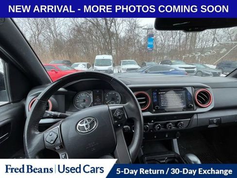Used 2016 Toyota Tacoma TRD Sport w/ Towing Package image 9
