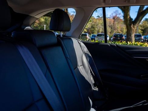 Used 2022 Subaru Outback Limited image 9