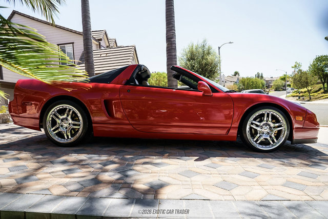 Used 2004 Acura NSX T RWD image 9