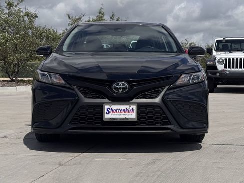 Used 2023 Toyota Camry SE FWD image 7