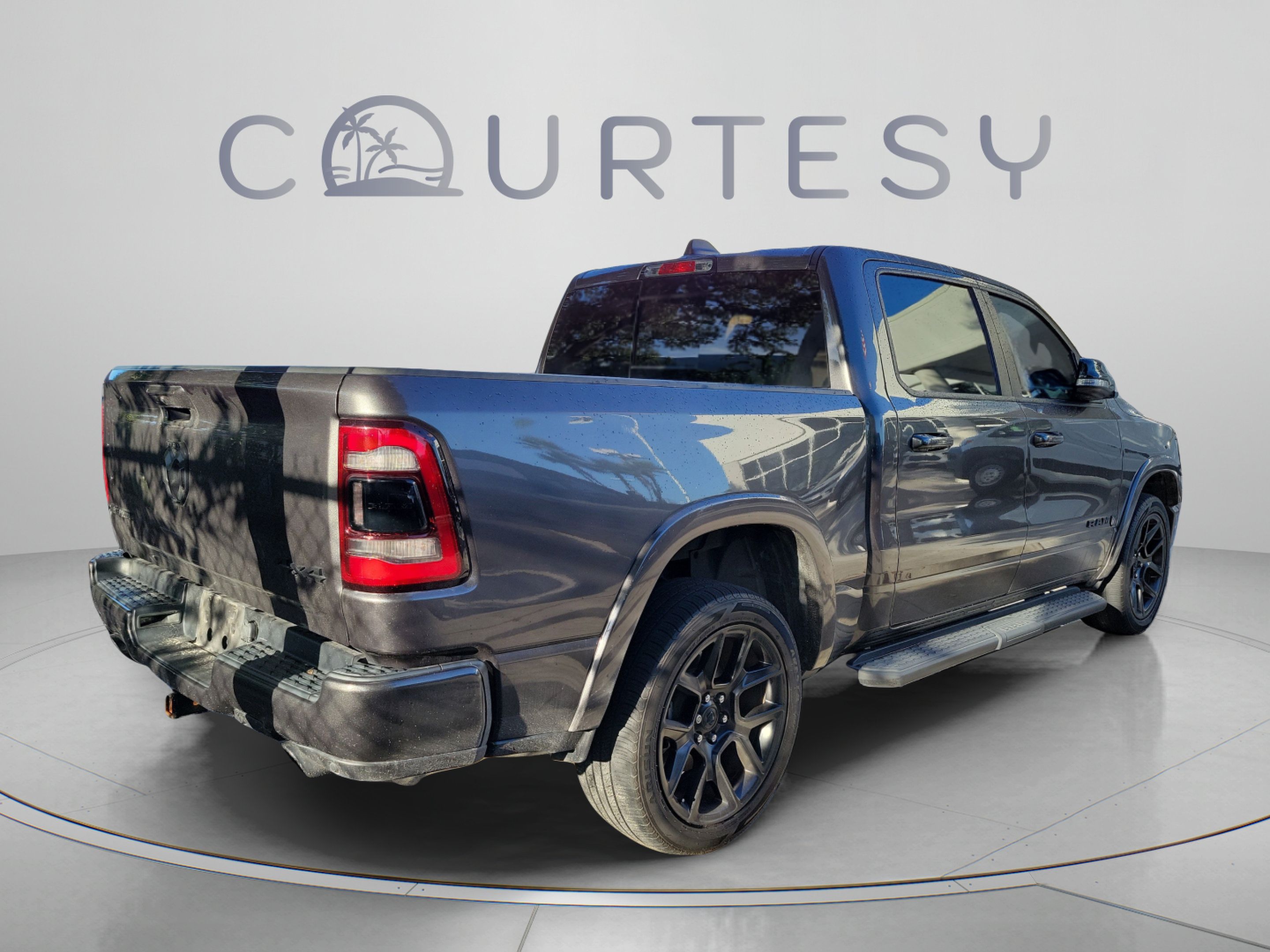 Certified 2022 RAM 1500 Laramie AWD/4WD image 3