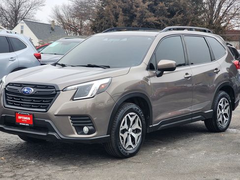 Used 2023 Subaru Forester Premium image 3