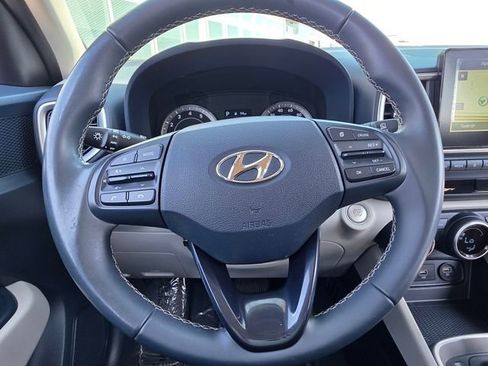 Used 2020 Hyundai Venue FWD image 14