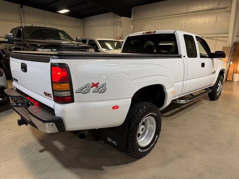 Used 2004 GMC Sierra 3500 SLT w/ Heavy-Duty Power Package AWD/4WD image 11