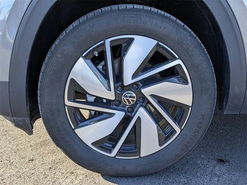 Used 2025 Volkswagen Atlas SE image 11