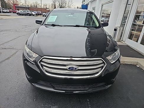 Used 2015 Ford Taurus SE image 3