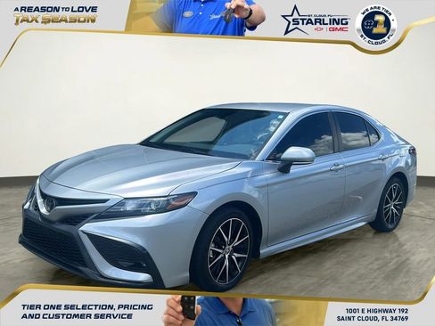 Used 2023 Toyota Camry SE FWD image 1