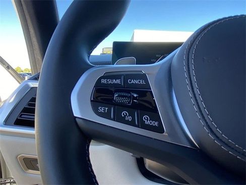 Certified 2025 BMW X7 M60i image 23