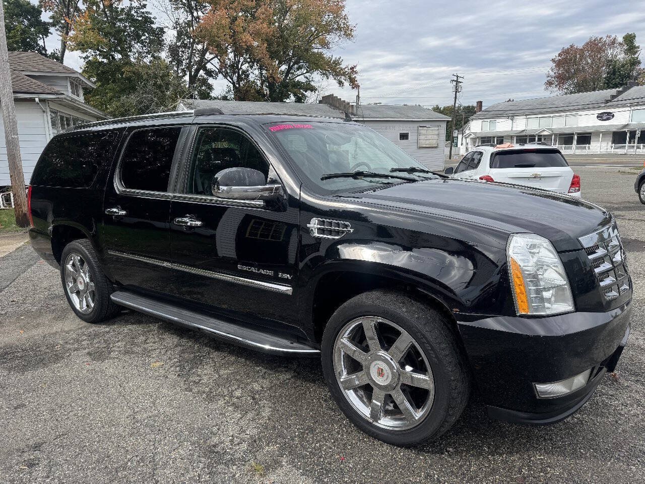 Used 2011 Cadillac Escalade ESV AWD w/ Livery Package image 5
