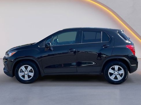 Used 2022 Chevrolet Trax LS w/ Tint and Cruise Package image 4