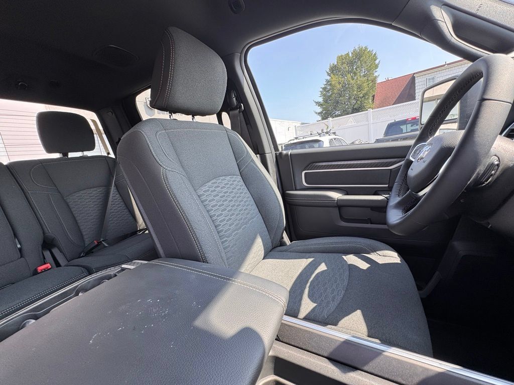 New 2026 RAM 2500 Big Horn AWD/4WD image 19