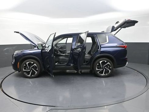 Used 2024 Mitsubishi Outlander FWD image 32