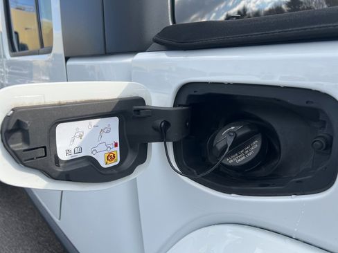 Certified 2021 Jeep Gladiator Sport image 17