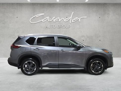Used 2024 Nissan Rogue SV w/ SV Premium Package FWD image 17