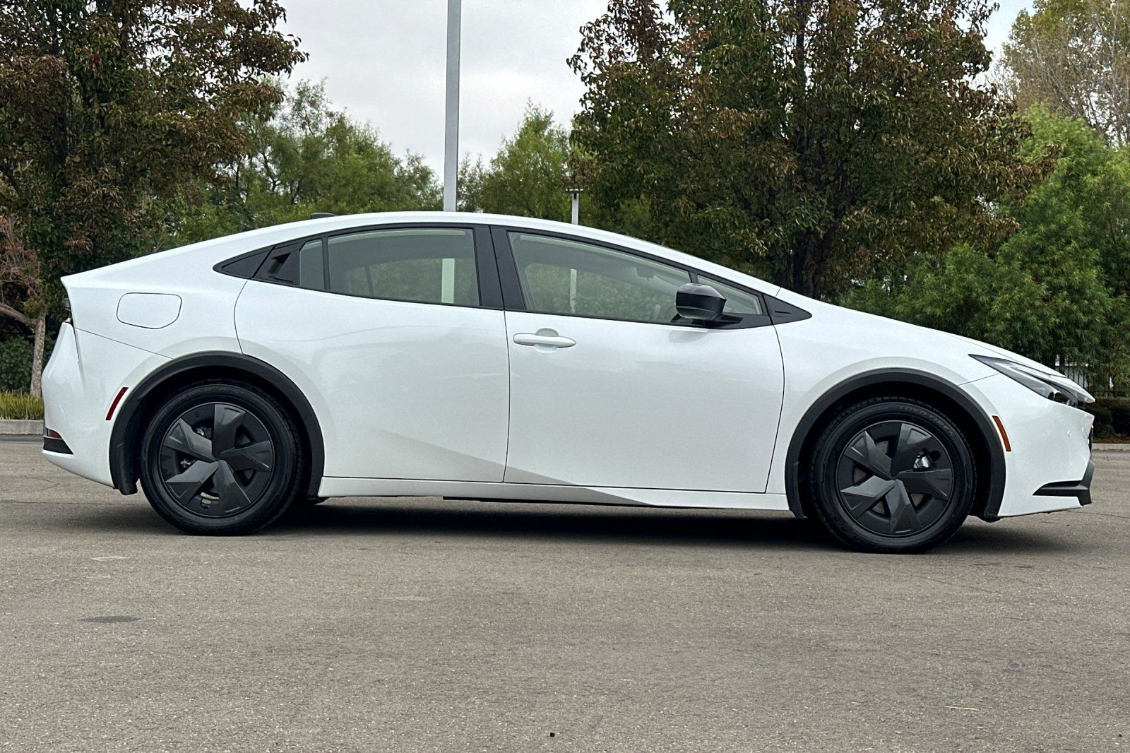 Certified 2026 Toyota Prius Plug-In Hybrid FWD image 3