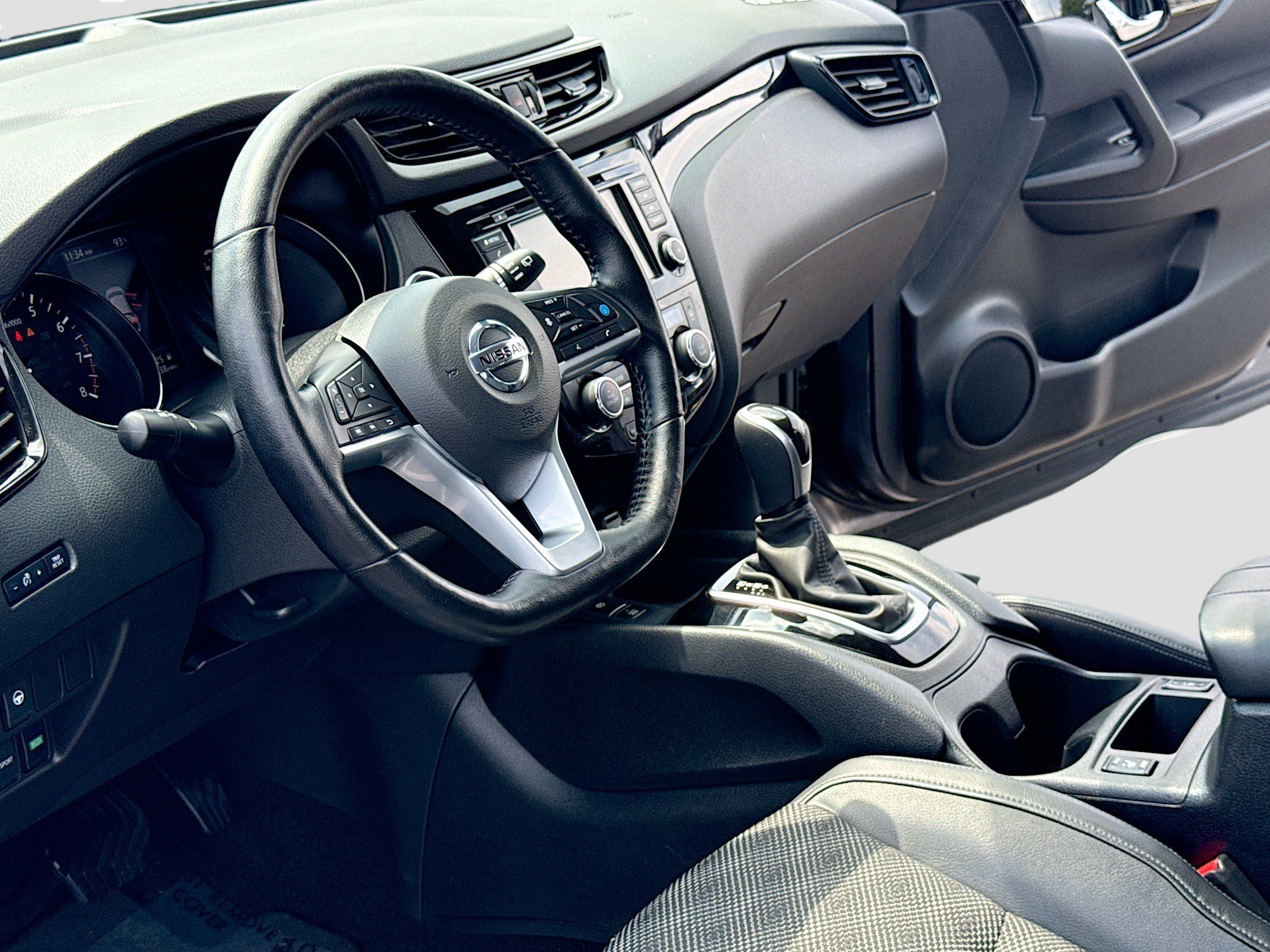 Used 2022 Nissan Rogue Sport SV w/ Technology Package AWD/4WD image 4