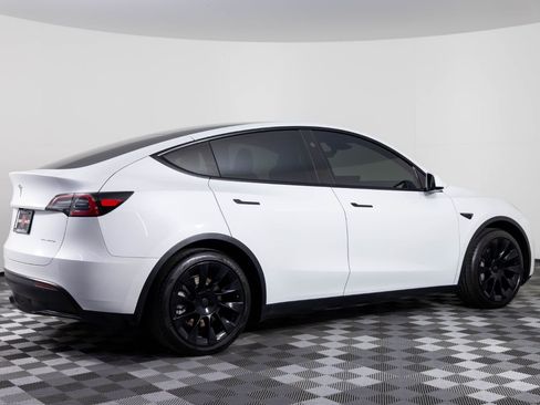 Used 2024 Tesla Model Y Long Range image 8