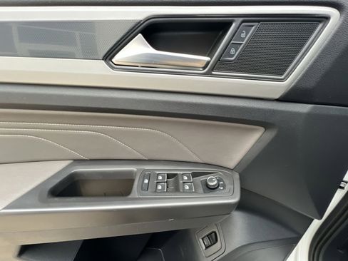 Used 2022 Volkswagen Atlas SEL R-Line image 15